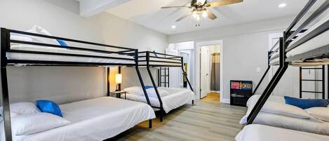 4 habitaciones, escritorio, tabla de planchar con plancha y wifi gratis