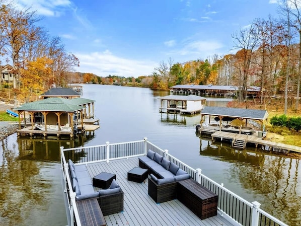 Property grounds - Lakefront Lake Anna with Cove, Dock, Deck, Hot Tub (Bumpass)