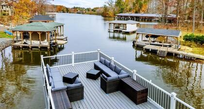 Lakefront Lake Anna with Cove, Dock, Deck, Hot Tub