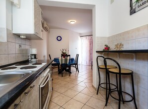 Fridge, oven, stovetop