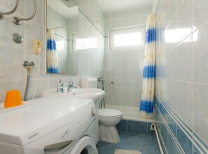 Shower, towels