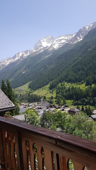 Luxury chalet, stunning views - hike & ski in UNESCO World Heritage Site