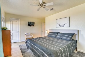 3 bedrooms, iron/ironing board, internet, bed sheets - Walk to Beach: Gulf-View Home in Surfside Beach! (Surfside Beach)