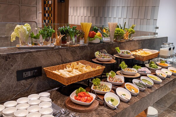 Daily buffet breakfast (INR 300 per person)