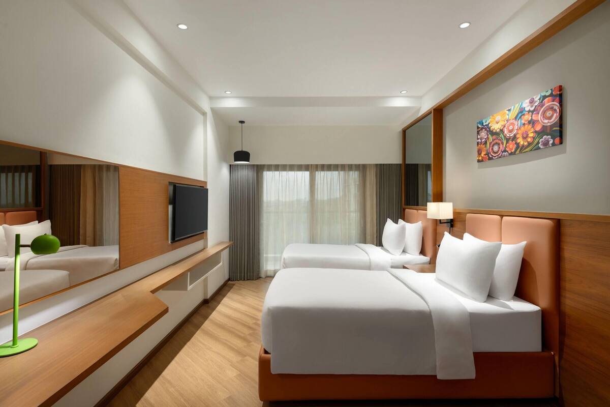 Standard Room, 2 Single Beds | In-room safe, desk, laptop workspace, blackout curtains