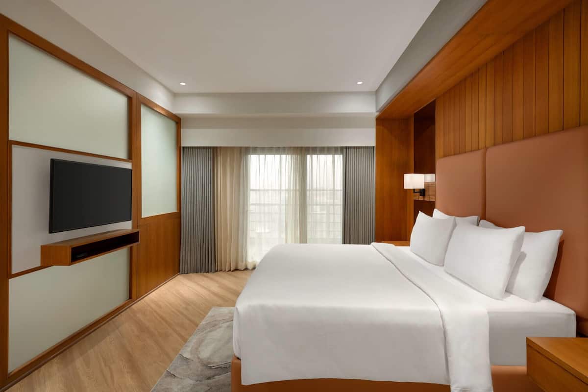 Suite junior, 1 cama de matrimonio grande, bañera de hidromasaje | Bañera de hidromasaje