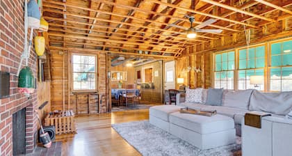 Steps to North Hampton Beach: Cottage w/ Deck!