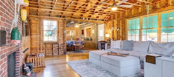 Steps to North Hampton Beach: Cottage w/ Deck!