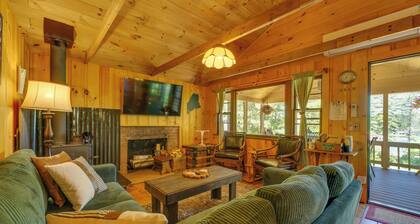 'Knotty Kabin' Rustic Waterboro Cabin By Lake