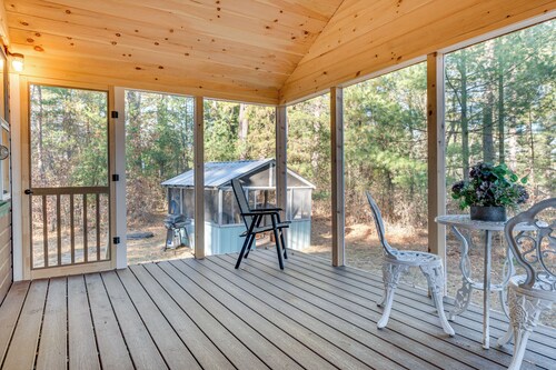 'Knotty Kabin' Rustic Waterboro Cabin By Lake