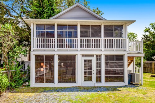 Dog-friendly Rehoboth Beach cottage steps from the beach & boardwalk