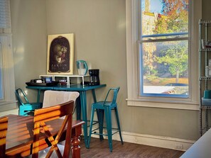 Dining - King-Sized Condo - Great Location - Steps to Cafes & Restaurants (Cincinnati)