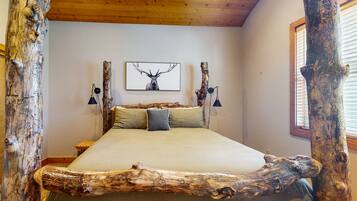 4 bedrooms, iron/ironing board, WiFi, bed sheets