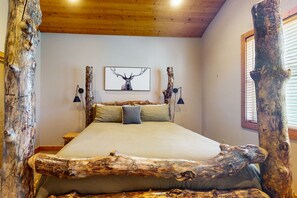 4 bedrooms, iron/ironing board, WiFi, bed sheets - Serene cabin with deck, modern appliances, and fireplace (Shaver Lake)