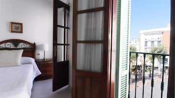 1 slaapkamer, een strijkplank/strijkijzer, gratis wifi, beddengoed