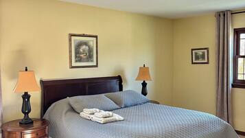 3 bedrooms, in-room safe, desk, iron/ironing board