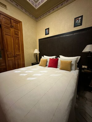 2 dormitoris, caixa forta a l'habitació, un bressol de viatge i wifi 