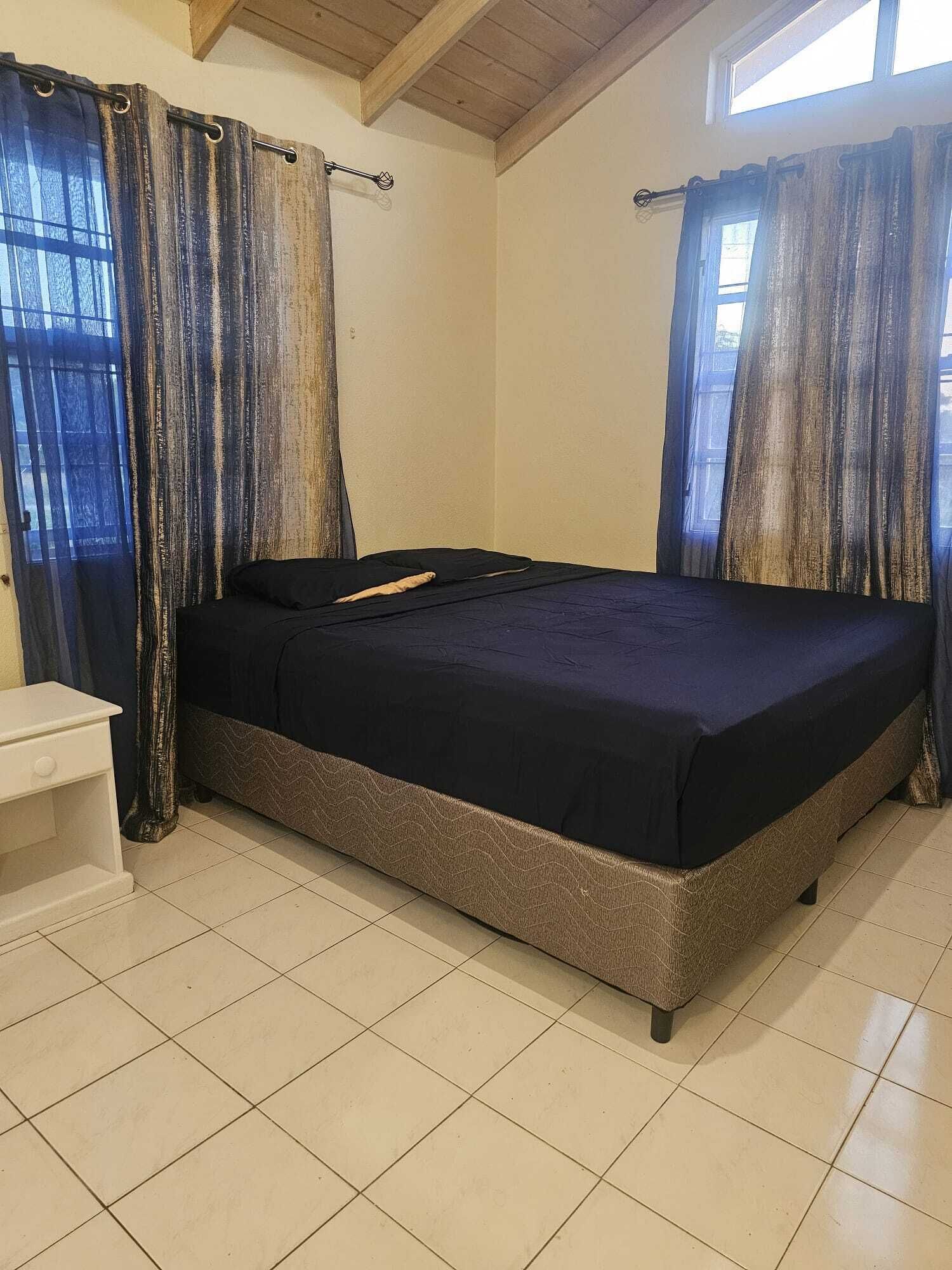 1 soverom, strykejern/-brett, wi-fi og sengetøy