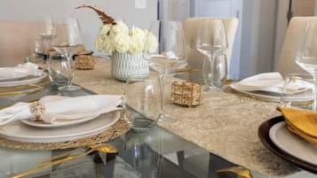 Luxury House | In-room dining