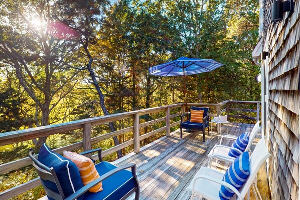 Property grounds - Cheery home in private setting 4 mins to Nauset Beach and Town (Orleans)