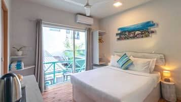 Minibar, iron/ironing board, free WiFi, bed sheets