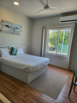 Habitación Deluxe doble | Minibar, tabla de planchar con plancha, wifi gratis y ropa de cama