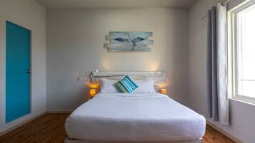 Minibar, iron/ironing board, free WiFi, bed sheets