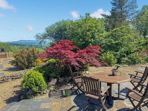 Outdoor dining - 2 bedroom accommodation in Taliaris, near Llandeilo (Taliaris, near Llandeilo)