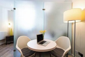 Dining - PBC | Modern Studio Apartment in Paddington DT1 (London)
