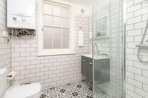 Bathroom - PBC | Modern Two bedroom Flat in Paddington DT2 (London)