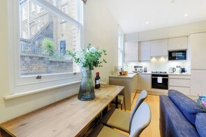 Private kitchen - PBC | One Bedroom Apartment in Soho GT6 (London)