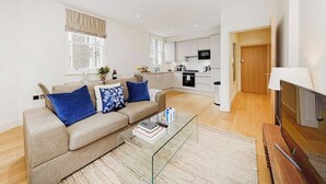 A modern apartment with a living room, kitchen, and dining area. - PBC | Modern One Bedroom Apartment in Soho GT8 (London)