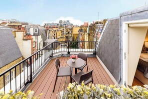 Outdoor dining - PBC | Luxury Two Bedroom Apartment in Soho GT14 (London)