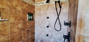 Dusche, Whirlpool, Handtücher