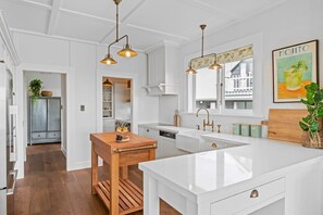 Microwave, oven, stovetop, dishwasher - Drift @ 5 Mile Bay - Taupo (Taupo)