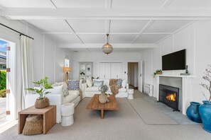 TV, fireplace