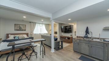 1 bedroom, desk, iron/ironing board, free WiFi