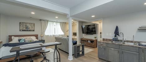 1 dormitori, escriptori, planxa i posts de planxar i wifi gratuïta