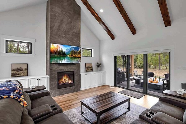 Smart TV, fireplace, computer monitors, printers