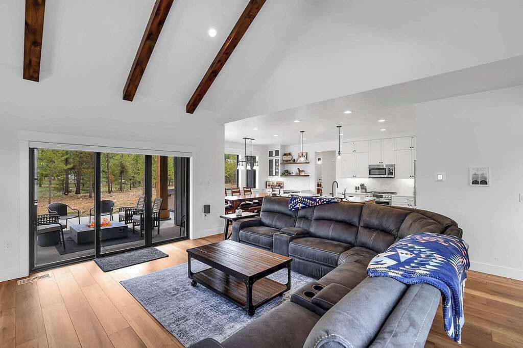 Smart TV, fireplace, computer monitors, printers