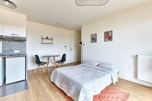 1 chambre, fer et planche à repasser, Wi-Fi, draps fournis