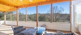 Near Helen-Spacious House on 3 Acres, Mountain Views, Screened Porch, Fire Pit