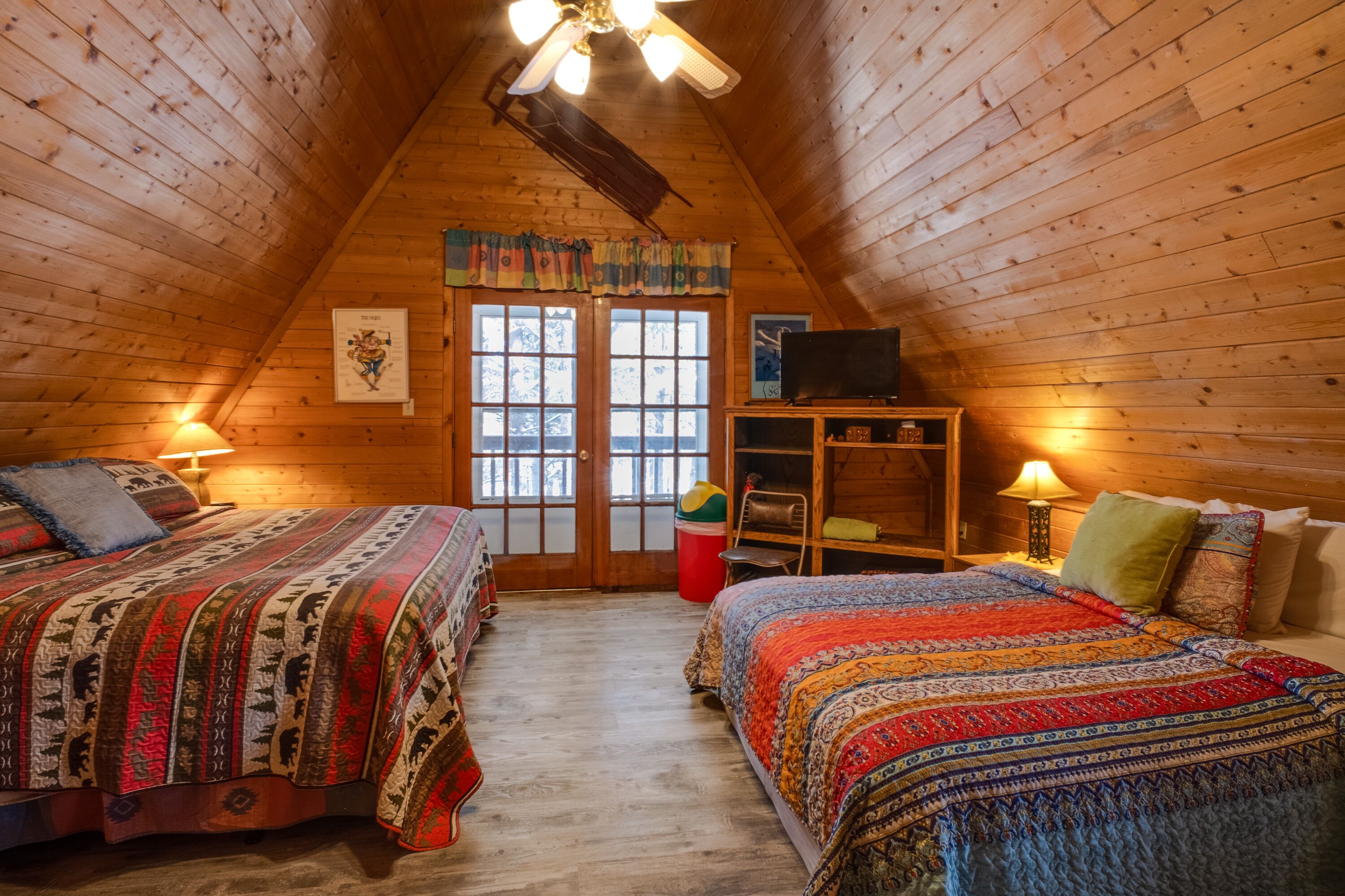 3 habitaciones, tabla de planchar con plancha, wifi y ropa de cama 