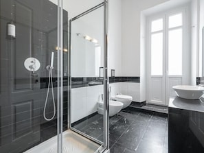 Junior Suite | Desk, laptop workspace, free WiFi - PLEY Cagliari Boutique Rooms (Cagliari)