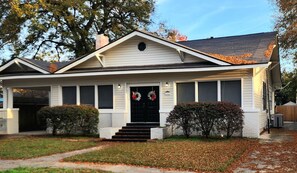 Exterior - Spacious 4-bedroom house in the heart of the Garden District with ample parking. (Monroe)