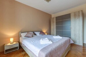 4 chambres, fer et planche à repasser, draps fournis