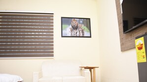Executive Double Room | Desk, laptop workspace, WiFi (free) - Senalli Hotel (Koforidua)