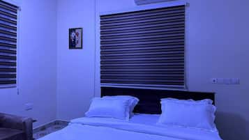 Senior Double Room | Desk, laptop workspace, free WiFi, wheelchair access