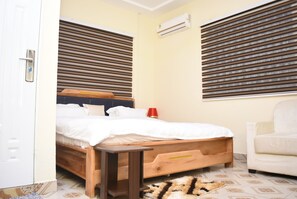 Desk, laptop workspace, free WiFi, wheelchair access - Senalli Hotel (Koforidua)
