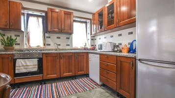 Kühlschrank, Herdplatte, Geschirrspüler